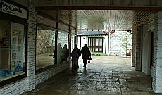 Entrance to Red Lion Yard Okehampton