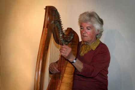 Anabelle Reynolds plays her harp